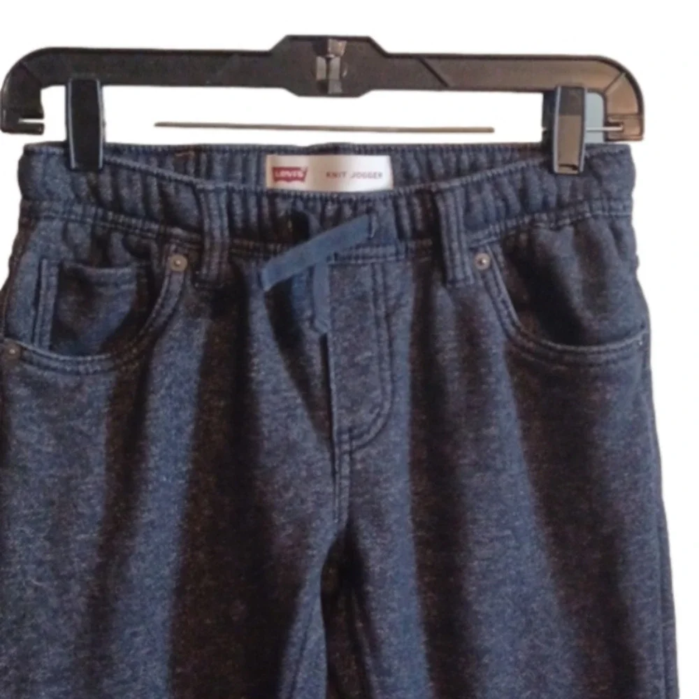 levi joggers,  boys size medium .( 10-12 yrs)  Speckled. Good used condition.